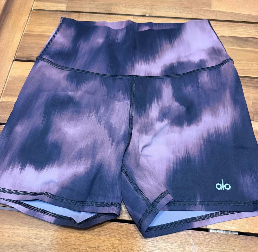 Alo Yoga High-Waist Aurora Short Size M